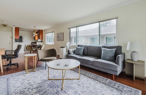 University South Apartment | Stylish Palo Alto 2BR w/Balcony, Courtyard & W/D