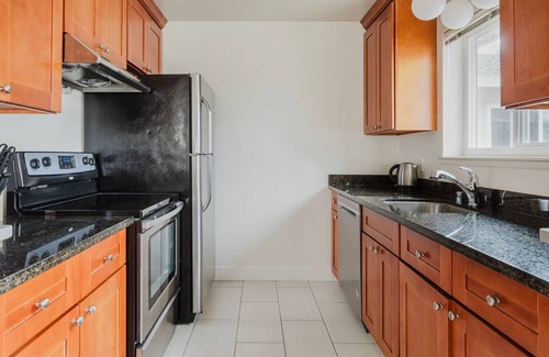 University South Apartment | Stylish Palo Alto 2BR w/Balcony, Courtyard & W/D