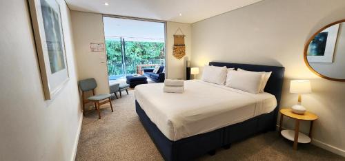 Randwick Apartment | Stylish parkside retreat