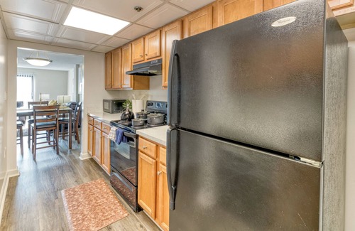 Landmark Apartment | Stylish Pet-Friendly 2-Bedroom Apartment W/pool