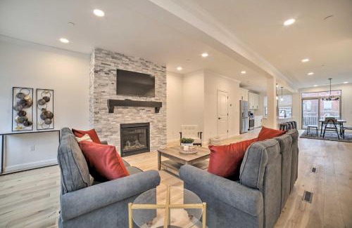 Central Northside House | Stylish Pittsburgh Townhouse with City Views!