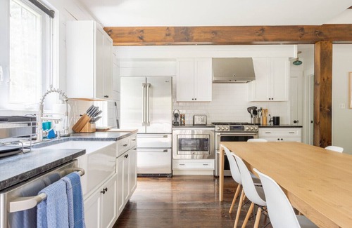Saugerties House | Stylish Pool Home in Woodstock