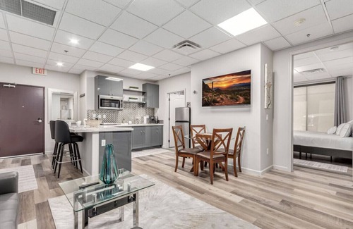 Town Center Condo | Stylish & Prestigious! 2 Bed/2 Bath-On The Avenue