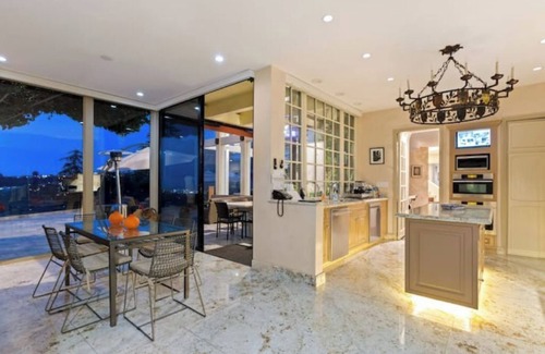 Bel Air House | Stylish, Private Mediterranean Bel Air View Estate