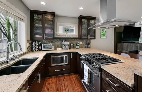 Lower Queen Anne House | Stylish Queen Anne townhouse with rooftop deck, secure parking, walk score 94!