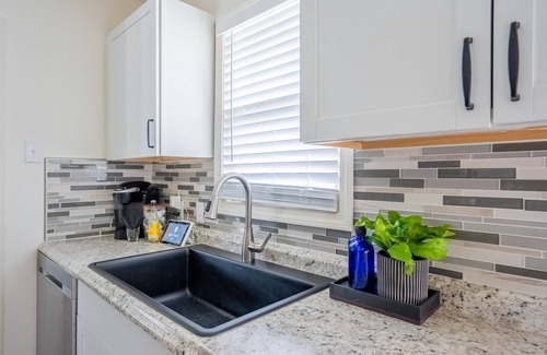 Memphis House | Stylish & Relaxing 3 BDR in Heart of East Memphis