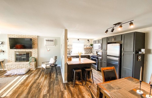 Colorado Springs Apartment | ★Stylish★ remodeled Apt near IvyWild/Downtown