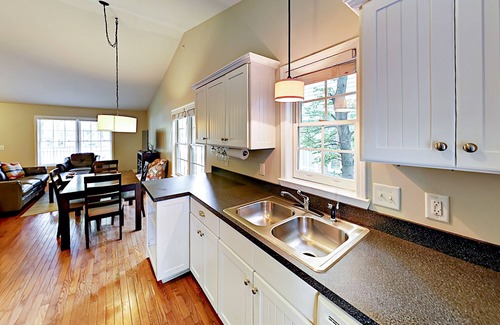 Shelby Hills House | Stylish Remodeled Cottage w/Classic Front Porch Swing - Walk to 5 Points