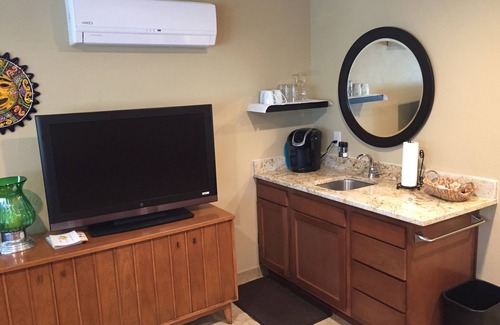 Haciendas Catalina Del Rey Apartment | Stylish Remodeled Studio Suite in the Foothills - Convenient Location