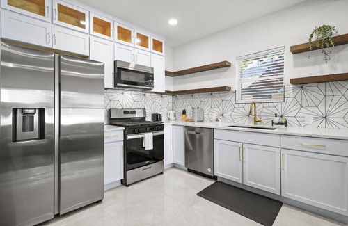 Dallas House | Stylish renovated 1-bedroom/1 bath duplex in Oaklawn/uptown Dallas with office