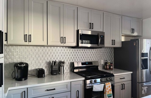 North Arroyo House | Stylish/Renovated 3B2BA Retreat