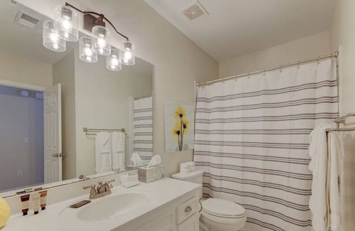Columbia House | ✰ Stylish Renovated 1 BR ✰ Blocks from Lex Medical
