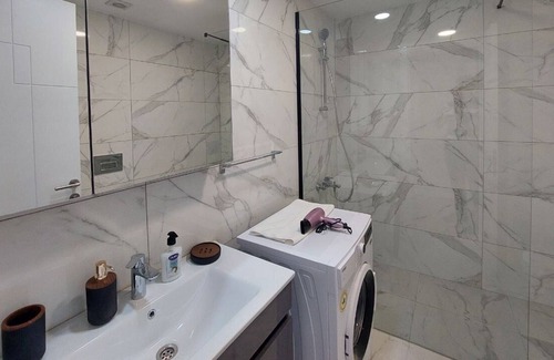 Bahcelievler Apartment | Stylish Residence With Swimming Pool