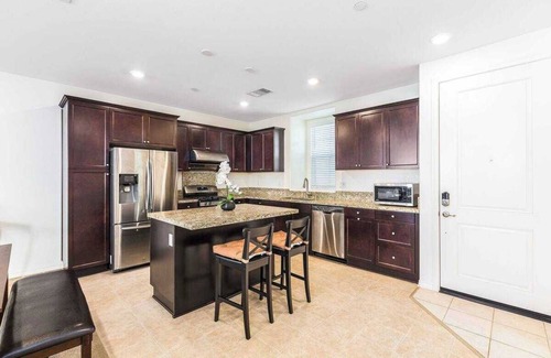 Eastvale Downs House | Stylish Retreat on Sendero Avenue – Perfect for Your Next Getaway #41351