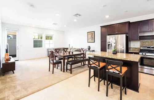Eastvale Downs House | Stylish Retreat on Sendero Avenue – Perfect for Your Next Getaway #41351