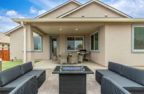 Cottonwood House | Stylish Revival Retreat w Hot Tub and Fire Pit