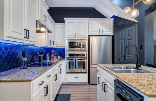 South Baton Rouge House | Stylish & Romantic Home, Long-term friendly, King