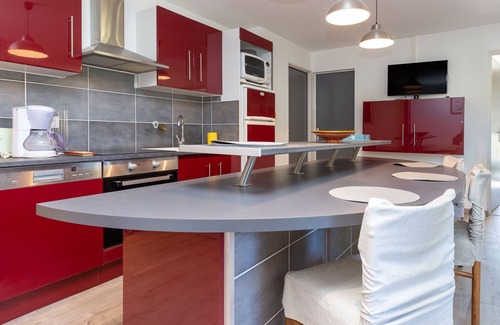 Le Penon Apartment | Stylish Seaside Apt Near Beach & Market, Newly Renovated, Parking & WIFI Included