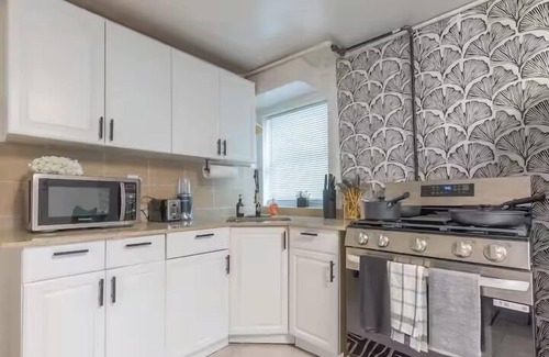 Ironbound District Apartment | Stylish Secret 7 minutes to Train & Airport. 4 beds+Sleeps 6! ✨20% OFF 7 days!✨