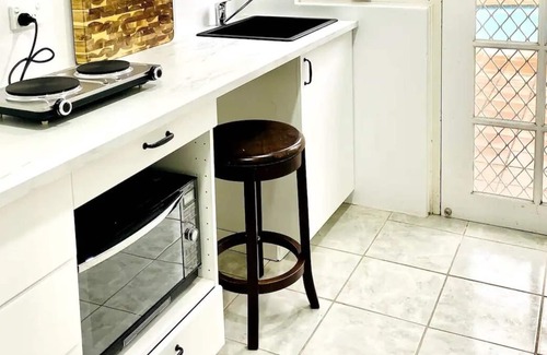 Pymble House | Stylish Self-Contained Guesthouse 5 mins to Trains