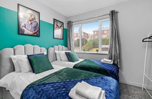 Sheffield House | Stylish Sheffield Abode - Parking