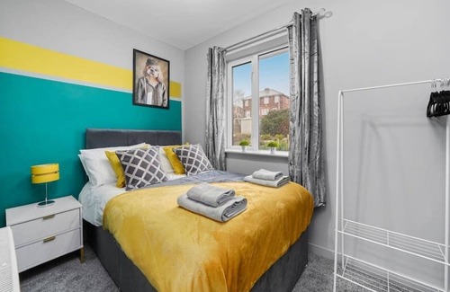 Sheffield House | Stylish Sheffield Abode - Parking