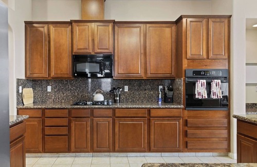 Greenacres House | Stylish Silver Falls 4BR KING Master Game Room