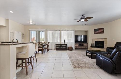 Greenacres House | Stylish Silver Falls 4BR KING Master Game Room