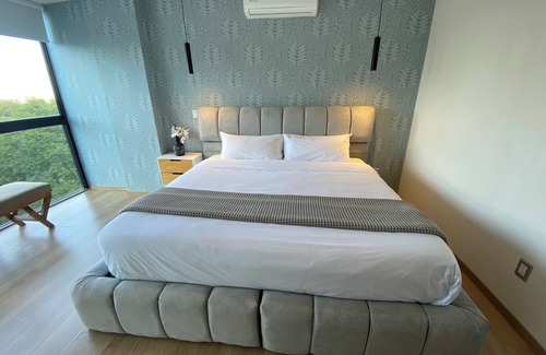 Providencia Apartment | Stylish Sky Suite/Daily Clean