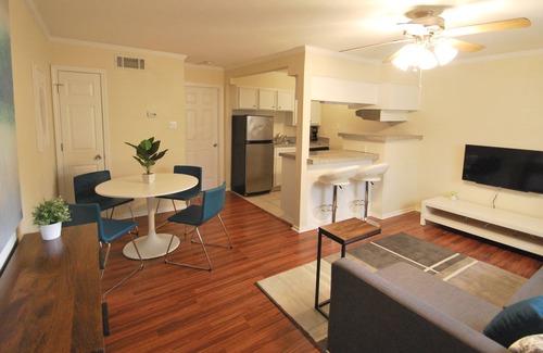 South Lamar Condo | Stylish South Lamar Condo