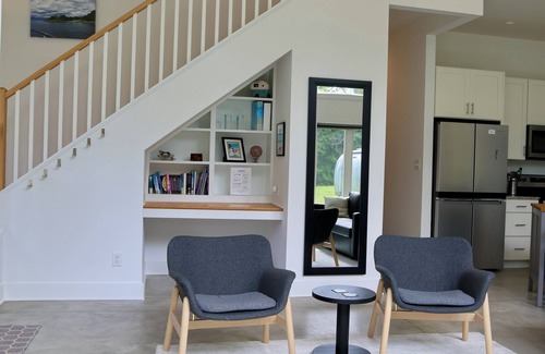 Berlin House | Stylish Southpoint Retreat - Spacious 4 Bed Barndominium near Assateague Beach