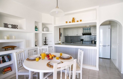 Los Pocillos Villa | Stylish & spacious villa with terrace & garden