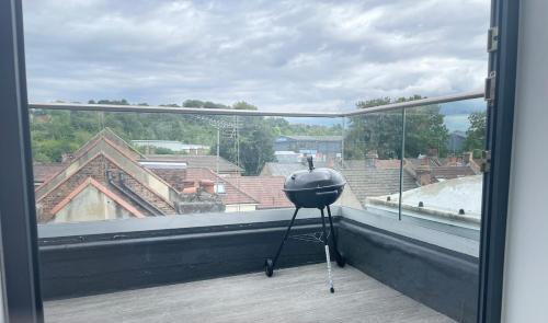 Coulsdon West Apartment | Stylish Spacious 5-Bed Duplex