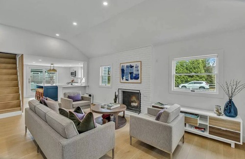 Flanders House | Stylish, spacious, and modern - Just 1 block from a private beach.