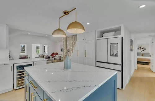 Flanders House | Stylish, spacious, and modern - Just 1 block from a private beach.