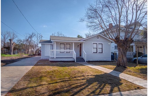 Denver Heights House | Stylish Spacious Comfort 4BR3BA Downtown Gem
