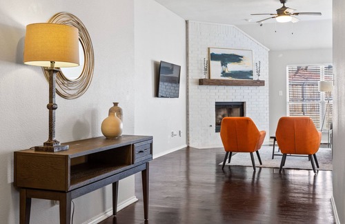 Fort Worth House | Stylish & Spacious - Perfect for Small Groups!