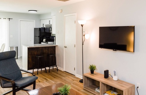 Carrboro House | Stylish & Spacious ★ Pets OK ★ Monthly Townhome