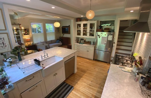 West End House | Stylish & Spacious Townhouse w/Garden, Family-friendly, walk to downtown!