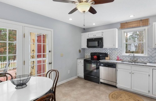Durham House | Stylish Stay close to RDU, RTP, UNC & Duke