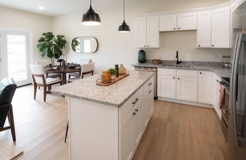 Knoxville House | Stylish stay in between Downtown Knoxville and the Smokies!
