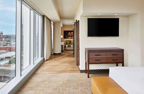 Sobro Hotel | Stylish Stay in the Heart of Music! Pets Allowed, Swimming Pool!