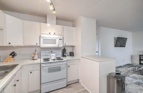 Las Vegas House | Stylish Stay Near Vegas Strip Sleeps 6