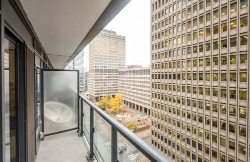 Bay Cloverhill House | Stylish Stay with City Views, Pool and Gym