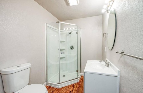 Raisin Apartment | Stylish Studio 89 Brand New from the floor up