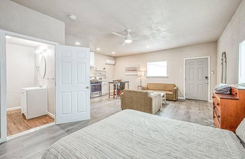 Raisin Apartment | Stylish Studio 89 Brand New from the floor up