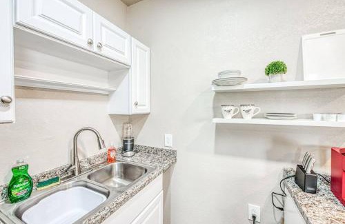 Raisin Apartment | Stylish Studio 89 Brand New from the floor up