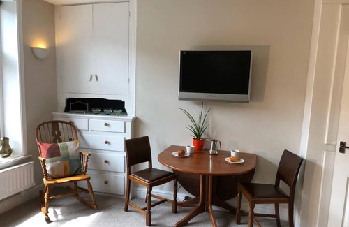 Wadsworth Apartment | Stylish studio gem in the heart of Hebden