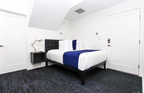 Fenway–Kenmore Apartment | Stylish Studio in Historic Boston - Unit #405