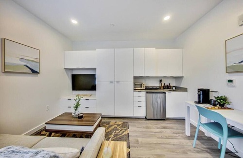 Downtown Oakland Apartment | Stylish Studio in Laney-Peralta